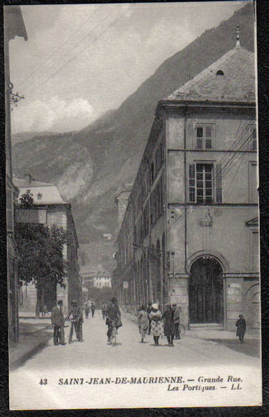 SAINT JEAN DE MAURIENNE - Grande Rue - Les Portiques - Saint Jean De Maurienne