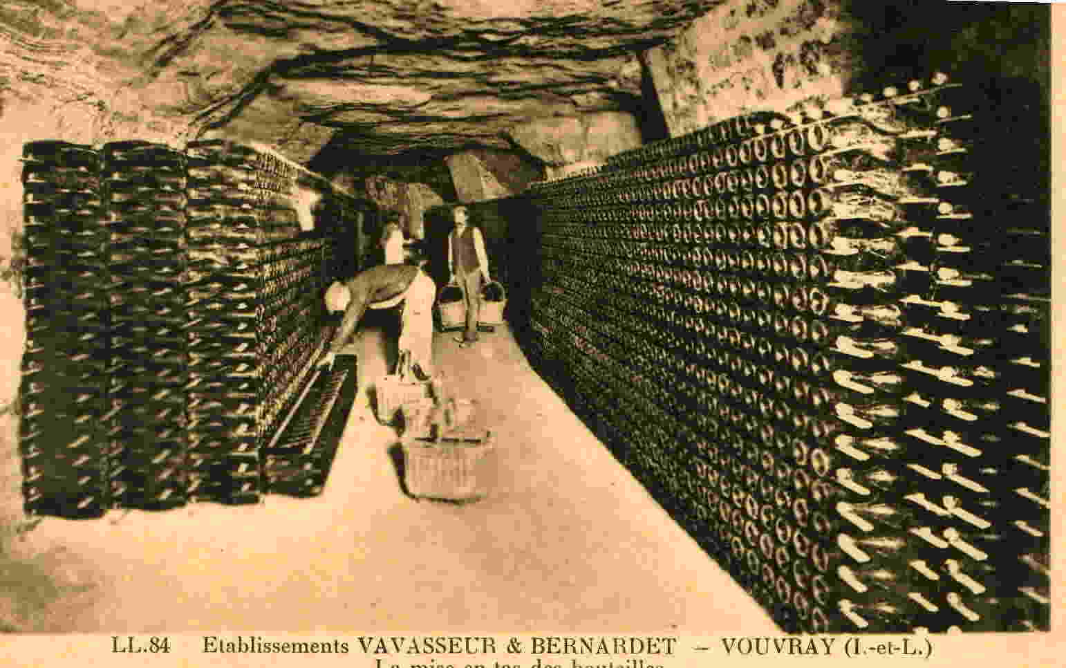 VOUVRAY - Ets VAVASSEUR & BERNARDET - La Mise En Tas Des Bouteilles - Vouvray