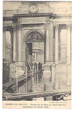 Inondation De Janvier 1910 , CHAMBRE Des DEPUTES : Entrée Sur La Place Du Palais-Bourbon ,animée ; Horloge ; TTB - Inondations