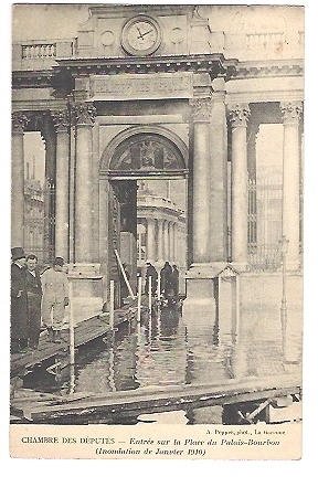 Inondation De Janvier 1910 , CHAMBRE Des DEPUTES : Entrée Sur La Place Du Palais-Bourbon ,animée ; Horloge ; TTB - Überschwemmungen