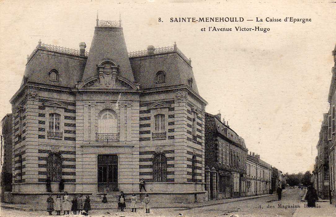 51 STE MENEHOULD Caisse D' Epargne Et Avenue Victor Hugo, Animée, Ed MR 8, 191? - Sainte-Menehould