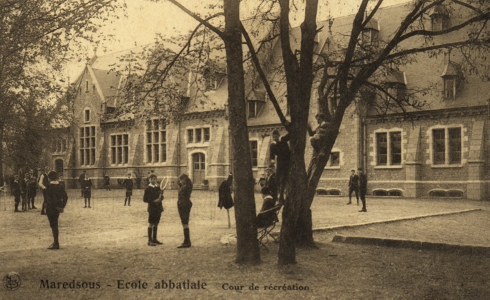 Maredsous-Ecole Abbatlale-cour De Récréation - Anhee