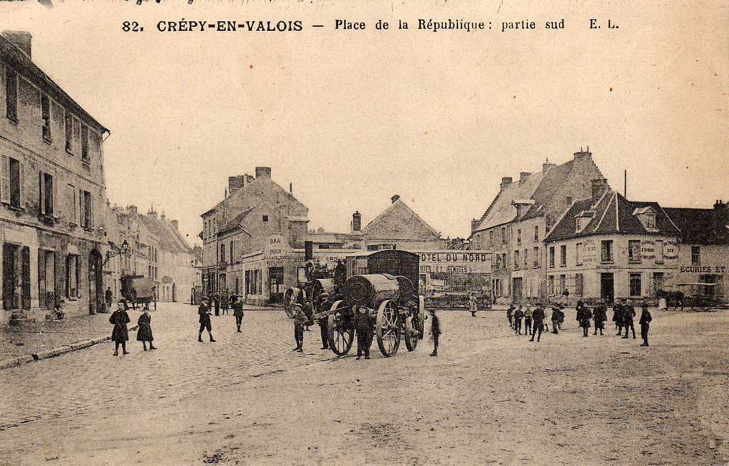 60 CREPY EN VALOIS Place De La République, Partie Sud, Animée, Rouleau De Chantier, Ed EL 82, 1917 - Crepy En Valois