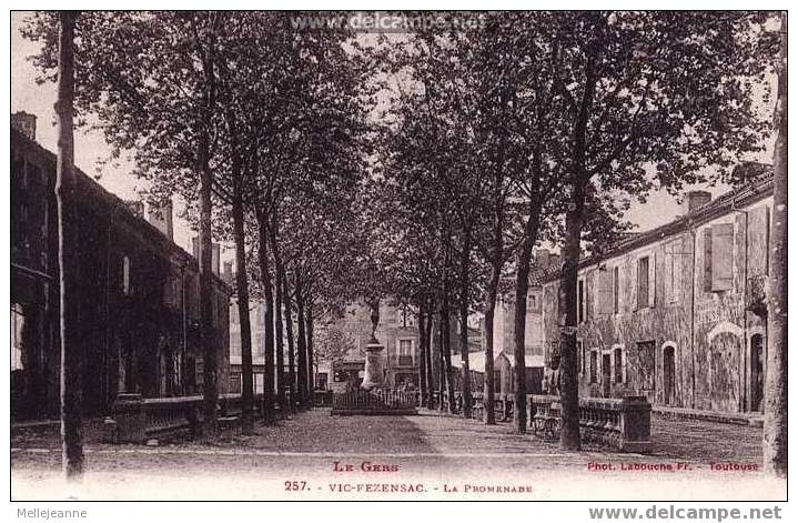 Cpa Vic Fezensac (32, Gers) La Promenade. Phot Labouche à Toulouse. 1924 - Vic-Fezensac