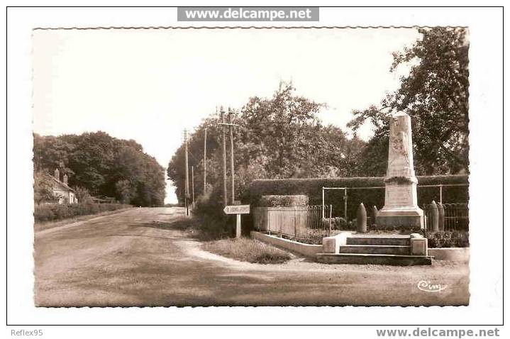 LES HOGUES - Route De Lyons La Fôret ( Monument Aux Morts ). - Lyons-la-Forêt