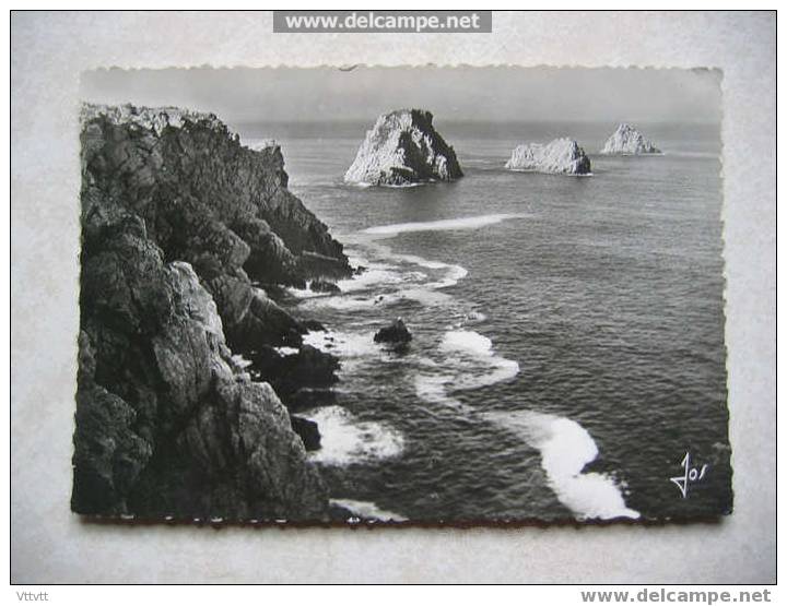 Camaret : Penhir - Les Tas De Pois : Pen-Gloz (tête Verte), Ar Forc'h (la Fourche), Bern Id (tas De Blé) - Camaret-sur-Mer