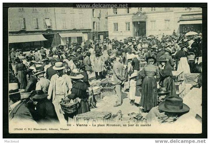 38 - VIENNE - La Place Miremont, Un Jour De Marché - TRÈS GROS PLAN ANIMÉ - Vienne