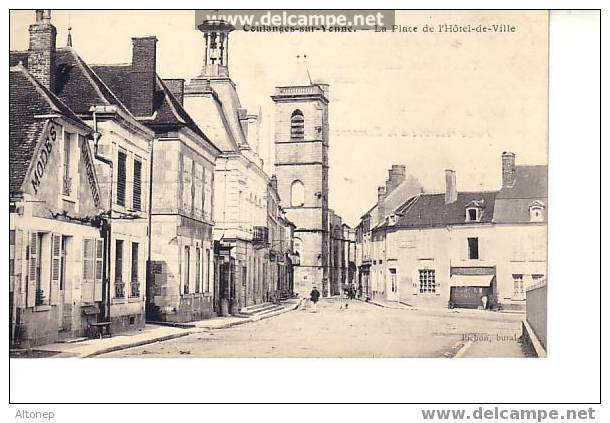 Place De L'Hôtel De Ville - Coulanges Sur Yonne