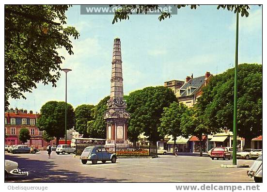 70 VESOUL 2 2CV CITROEN ET UNE DS  PLACE DE LA REPUBLIQUE - Andere & Zonder Classificatie