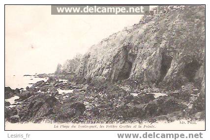 CPA -  CAMARET SUR MER - LE PLAGE DU TOULINGUET - LES PETITES GROTTES ET LA POINTE - N. D. - Camaret-sur-Mer