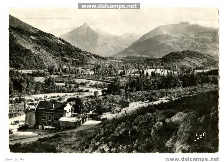 {25569} 65 Hautes Pyrénées Téléférique Du Pibeste , La Gare Inférieure Et La Vallée D' Argelès , Circulée En 1952 - Argeles Gazost