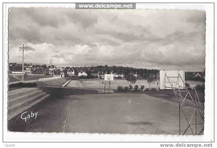 PONTIVY, Au Stade Municipal, Terrain De Basket - Basketball