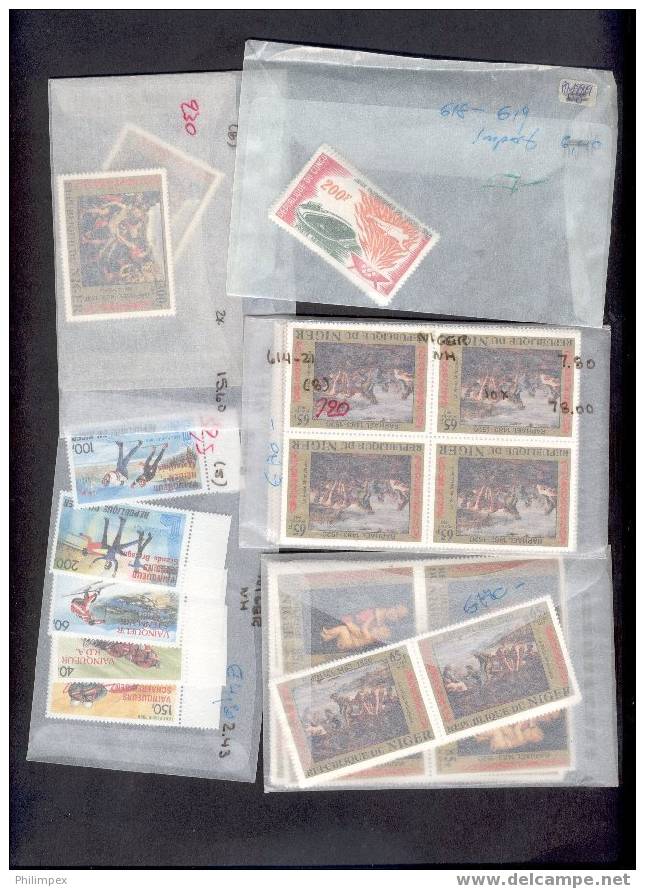 AFRICA - GOOD GROUP NEVER HINGED SETS IN GLASSINES **! - Lots & Kiloware (mixtures) - Min. 1000 Stamps