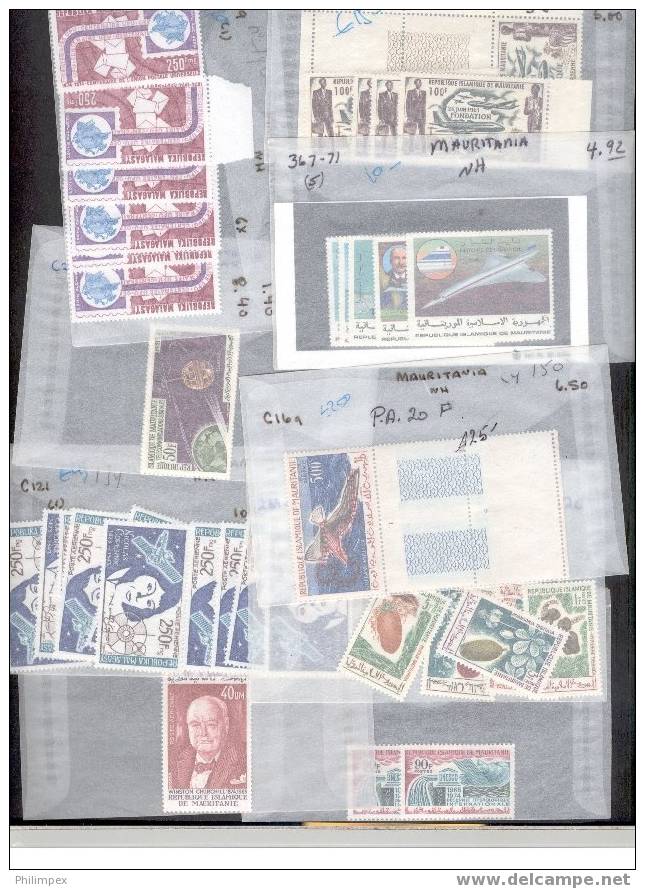 AFRICA - GOOD GROUP NEVER HINGED SETS IN GLASSINES **! - Vrac (min 1000 Timbres)