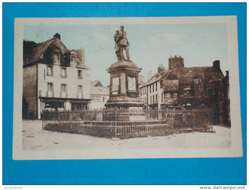 29)--lesneven--n°14--PLACE ET STATUE DU GENERAL LE FLO--tres Belle Carte - Lesneven