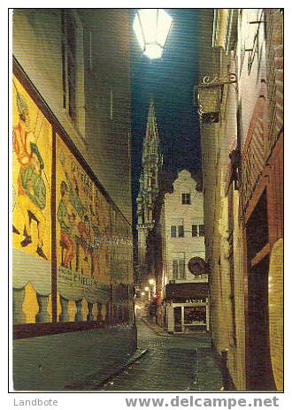 Bruxelles Brussel Petite Rue Des Biouchers Tour De L´Hotel De Ville Korte Beenhouwerstraat Toren Van Het Stadhuis - Bruselas La Noche