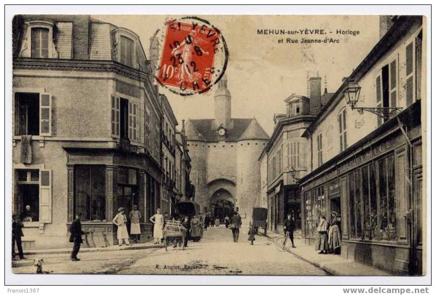 Réf 113  - MEHUN SUR YEVRE - Horloge Et Rue JEANNE D'ARC (1912 - Belle Carte Animée) - Mehun-sur-Yèvre