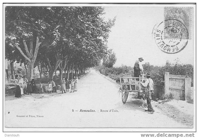 30 //GARD / REMOULINS / Route D'Uzès / ANIMEE / Granier Et Piton Edit - Remoulins