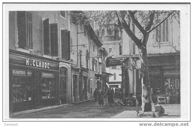 84 // VAUCLUSE / CARPENTRAS / Place Et Rue Du Commerce, Coll Moutte / * - Carpentras