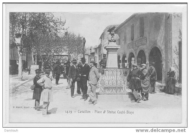 84 // VAUCLUSE / CARPENTRAS / Place Et Statue Castil Blaze / N° 1429 Lacour / Beau Plan Très Animé - Carpentras