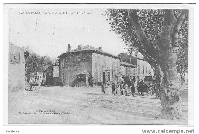 84 // VAUCLUSE / LAPALUD / L'avenue De La Gare / Ed Revoul / N° 678 / Animée / - Lapalud