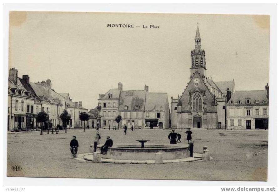 Réf 115  - MONTOIRE - La Place (carte Animée) - Montoire-sur-le-Loir