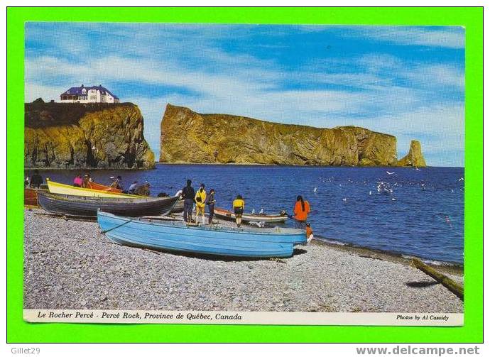 PERCÉ,QUÉ. - LE ROCHER PERCÉ - TRÈS ANIMÉE - CARTE A VOYAGÉE EN 1973 - - Percé