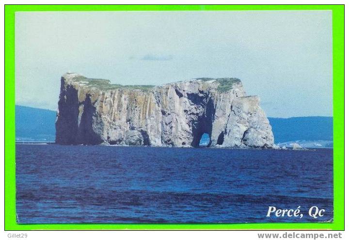 PERCÉ,QUÉBEC - UNE BELLE VUE DE PRÈS DU ROCHER - CARTE VOYAGÉE EN 1995 - - Percé