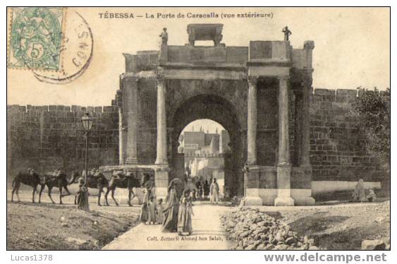 TEBESSA / LA PORTE DE CARACALLA / VUE EXTERIEURE / 1906 / TRES BELLE CARTE - Tebessa