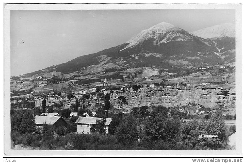 05 - EMBRUN - Vue Sur Le Roc Et Le Mont Guillaume - Semi Moderne Petit Format - Embrun