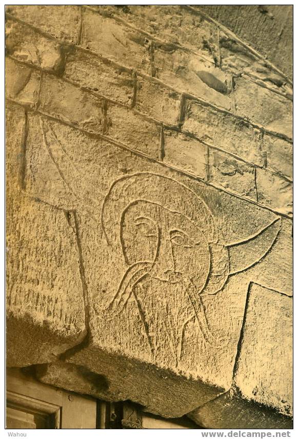 VAISON-la-ROMAINE   -   Le Cloître, Le Christ Avec Cornes Gravé Dans La Pierre  - (années 50 Je Pense) - Vaison La Romaine