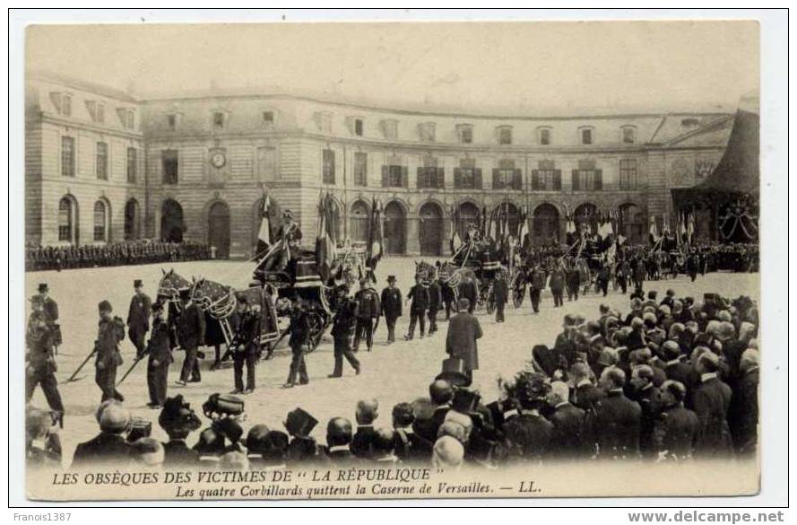 Réf 116 - Les Obsèques Des Victimes De " La République" Les Quatre Corbillards Quittent La Caserne De Versailles - Funerales