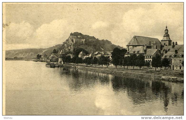 GIVET   -   Vue Sur Le Quai Du Rempart    (a Voyagé En 1939) - Givet