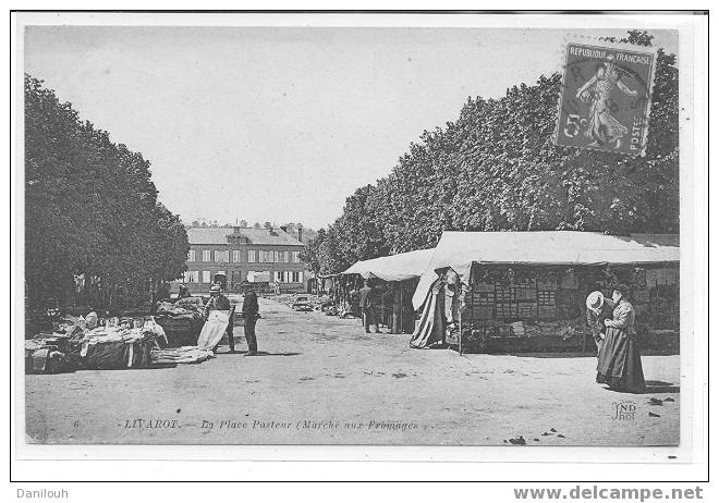 14 // CALVADOS / LIVAROT / La Place Pasteur, Marché Aux Fromages / ANIMEE ND Photo - Livarot