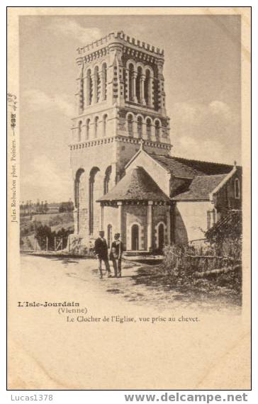 86 / L ISLE JOURDAIN / LE CLOCHER DE L EGLISE / VUE PRISE DU CHEVET / DOS NON DIVISE - L'Isle Jourdain