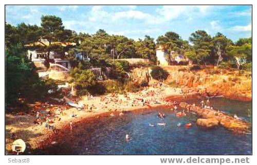 BOULOURIS LA PLAGE DANS LA BAIE DE SANTA LUCIA - Boulouris