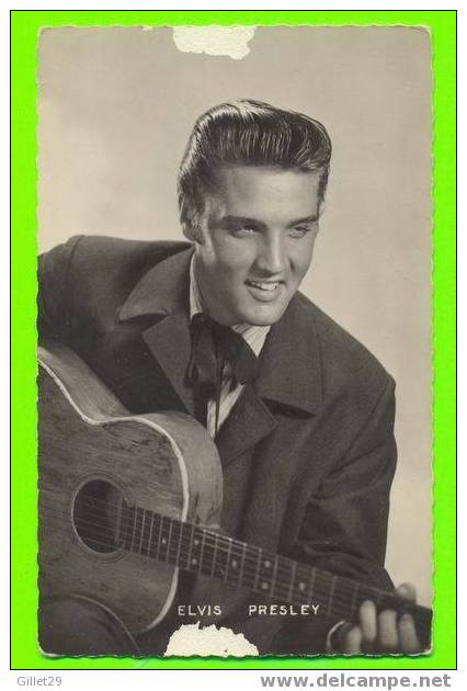 MUSIQUE & MUSICIENS - ELVIS PRESLEY AVEC SA GUITARE - EXCLUSIVITÉ PHOTO-VEDETTES ENR -  BRISÉ UN PEU - - Musique Et Musiciens