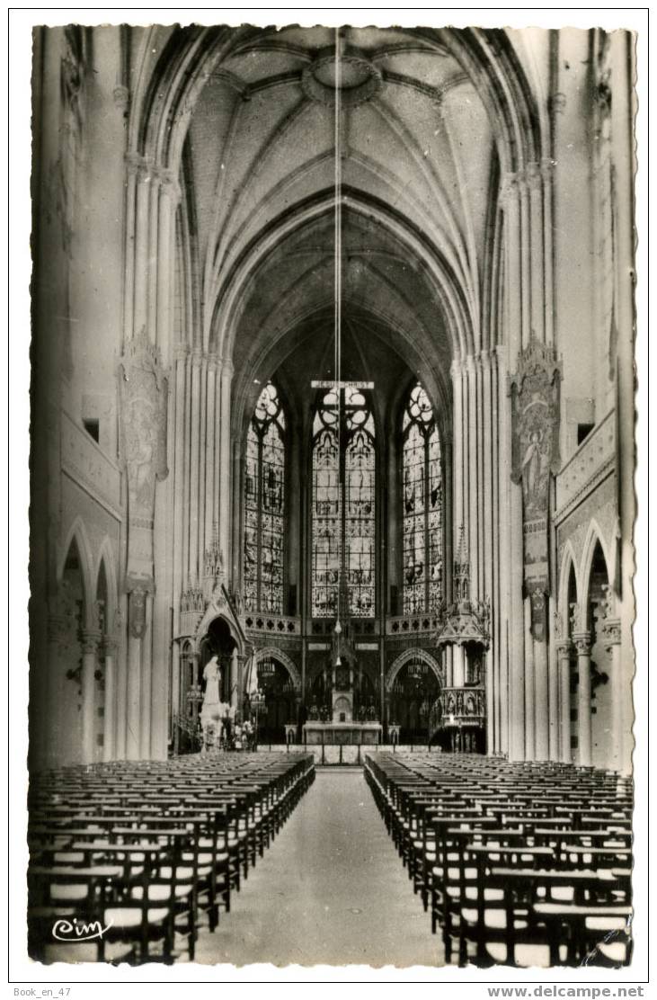 {28222} 53 Mayenne Pontmain , Intérieur De La Basilique . Circulée En 1954 - Pontmain