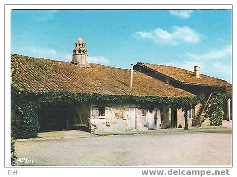 FERME BRESSANE ,aux Environs De MONTREVEL-en-Bresse (Ain)  ;TB - Boerderijen