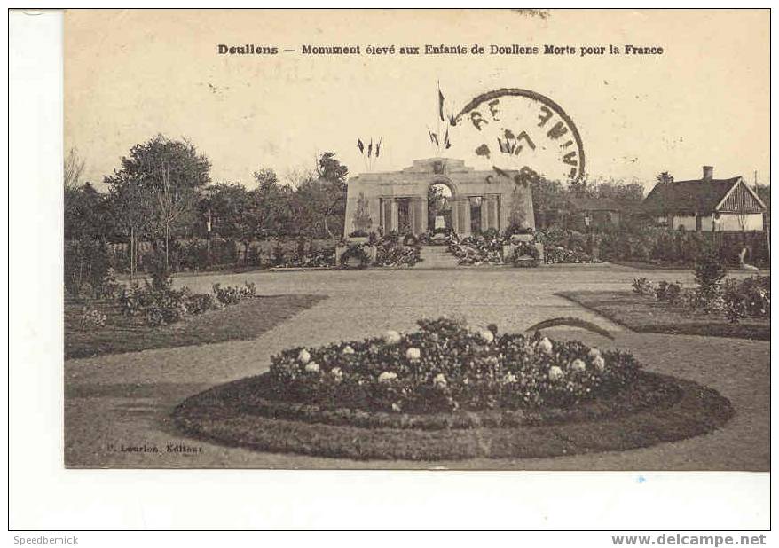 2934 Doullens . Monument Elevé Aux Enfants De Doullens Morts Pour La France . Ed : Lourion . Guerre 14 18 - Doullens