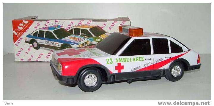 ANTIGUO COCHE AMBULANCIA DE PAYA - MODELO VOLKSWAGEN PASSAT - DE HOJALATA LITOGRAFIADA A PILAS -. CON SU CAJA ORIGINAL - - Jugetes Antiguos