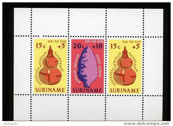 Surinam 1975  Voor Het Kind  BLOK X 10 Postris   COTE 20 E - Suriname ... - 1975