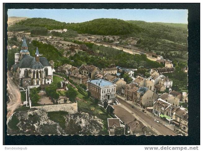 CPSM En Avion Au-dessus De ... Clermont En Argonne - Eglise Et Hôtel De Ville (couleur )  ( Vue Aérienne LAPIE ) 8 - Clermont En Argonne