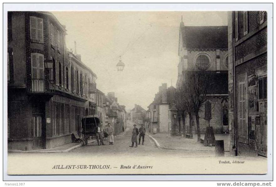 Réf 123  - AILLANT SUR THOLON - Route D'Auxerre (BELLE  CARTE ANIMEE) - Aillant Sur Tholon