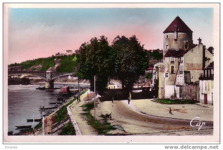 CARTE POSTALE DE NEVERS - LA TOUR GOGUIN ET LE QUAI DE LOIRE - Nevers