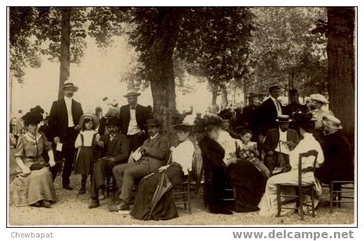 Personnages Assis Sous Les Arbres - R. Guilleminot - Receptions