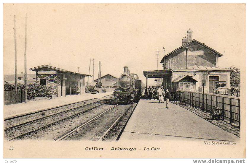 GAILLON - AUBEVOYE 27 - La Gare Intérieure Avec Train - Aubevoye