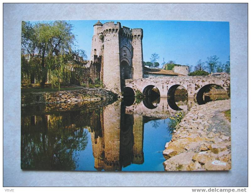 Parthenay : La Porte Saint Jacques Et Le Pont Sur Le Thouet Entrée De La Vieille Ville, XIIIe Siècle (1992) - Parthenay