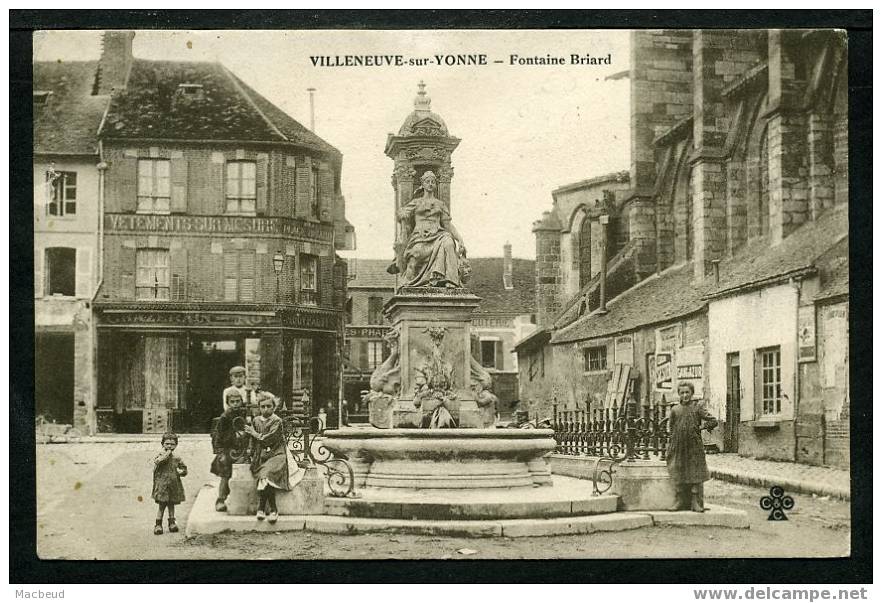 89 - VILLENEUVE SUR YONNE - Fontaine Briard - BELLE ANIMATION - Villeneuve-sur-Yonne