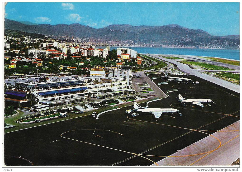 CPSM   06   NICE  VUE AERIENNE  AEROPORT  AVION  FLAMME  1967 - Transport (air) - Airport